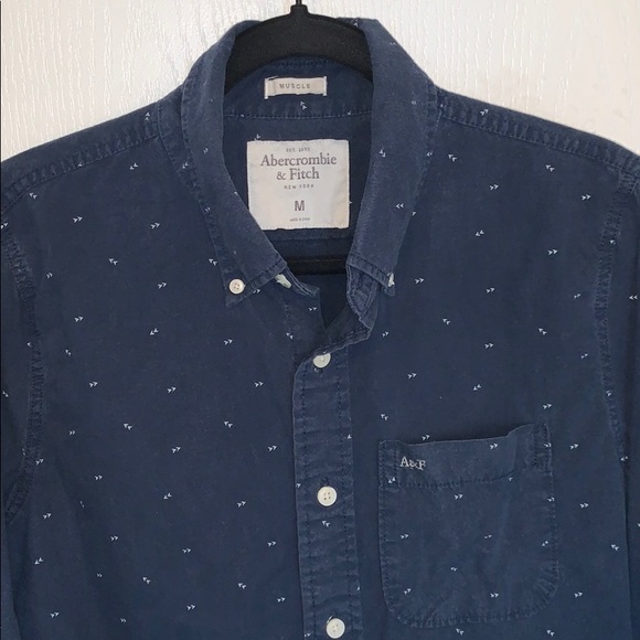 Abercrombie & Fitch Men’s Navy Arrow Print Shirt - Picture 1 of 5